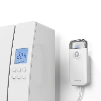 Le boitier wifi de chauffage installé à côté du radiateur électrique
