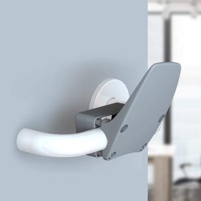 ouvre porte anthracite installé sur une poignet