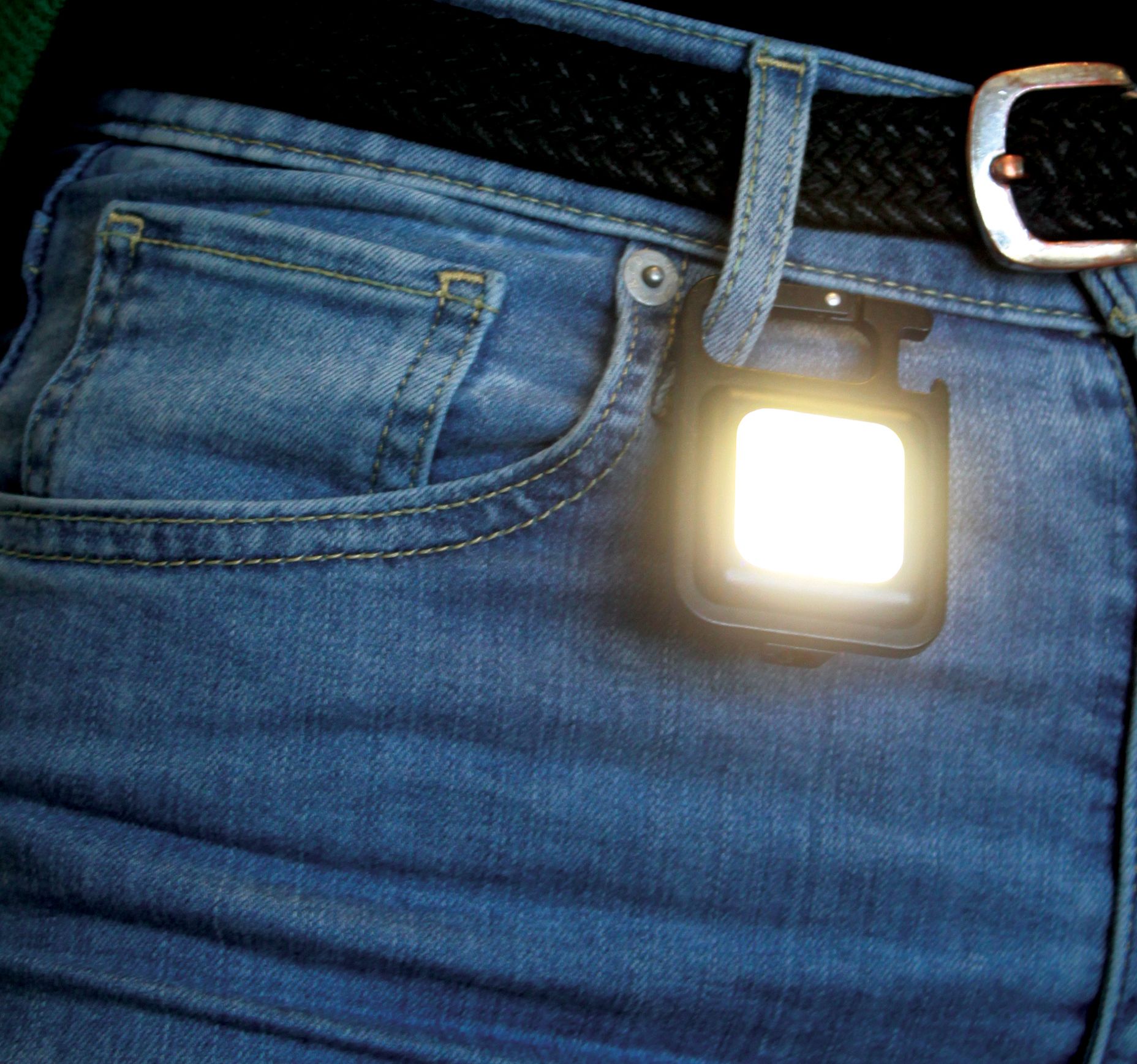 Emportez votre mini-lampe torche partout avec vous