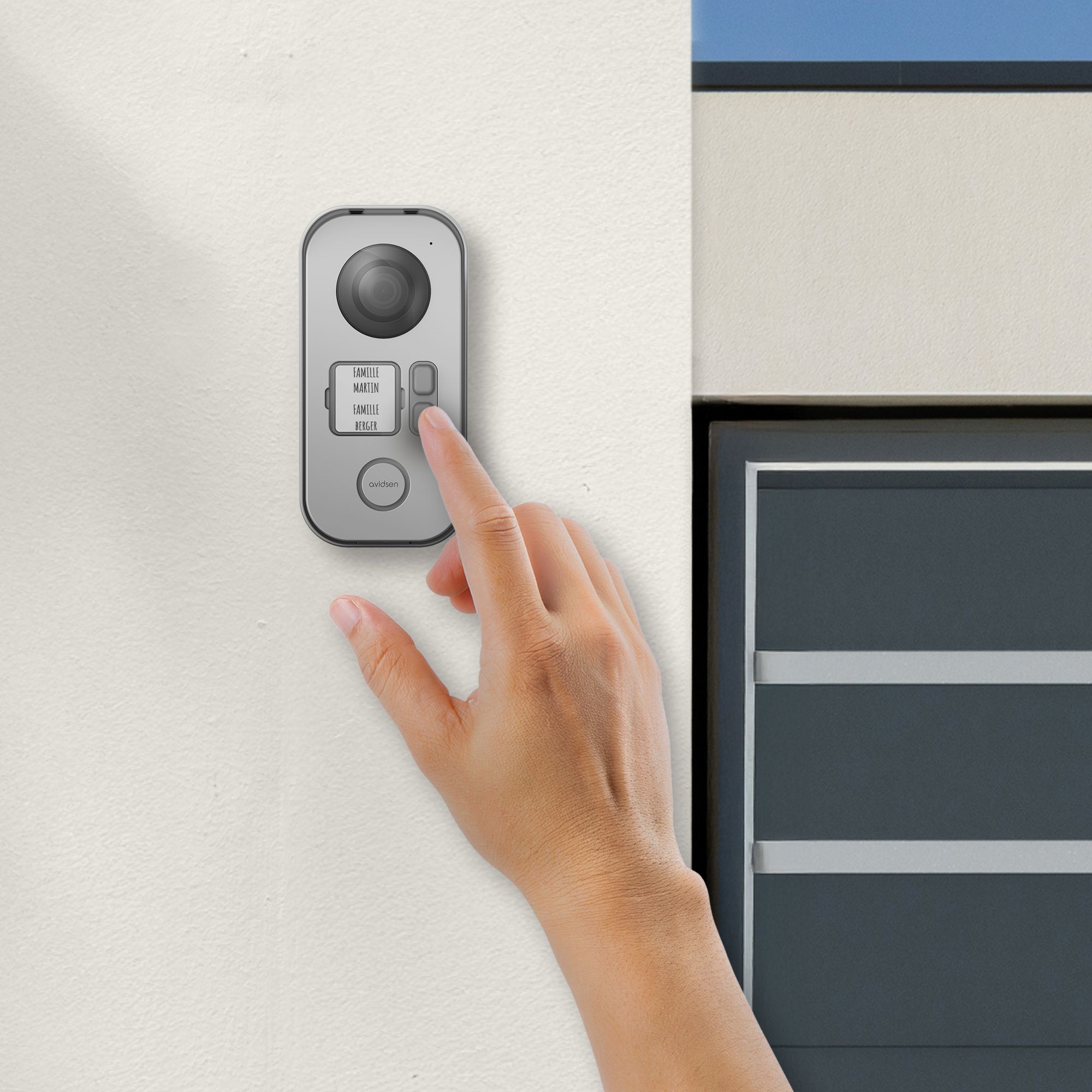 Une platine de rue à double commandes