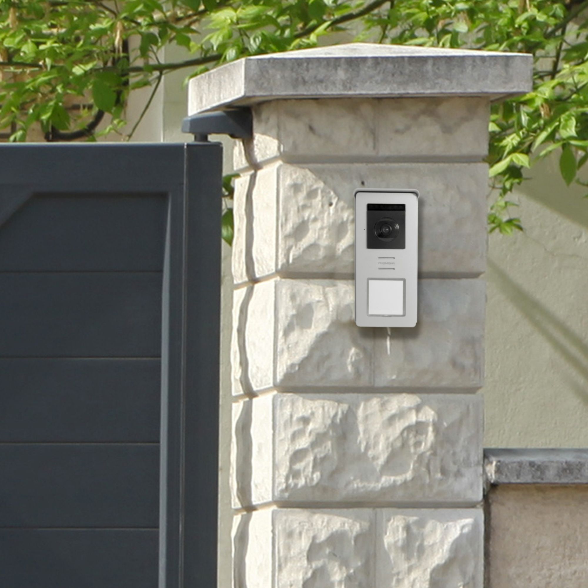 Une platine de rue étanche (IP44)